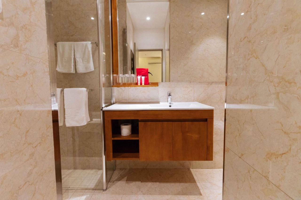 Reddoorz Premium @ South Triangle Кесон-Сити Экстерьер фото