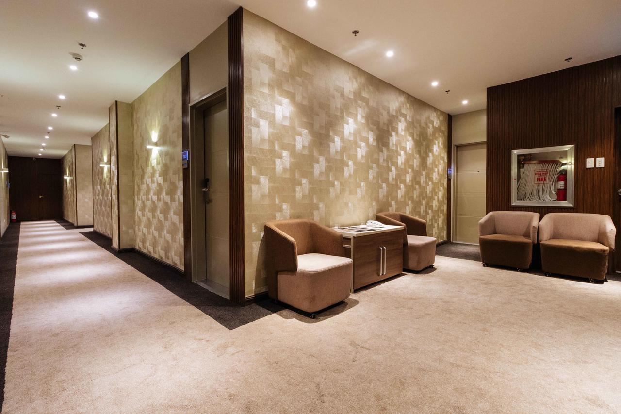 Reddoorz Premium @ South Triangle Кесон-Сити Экстерьер фото