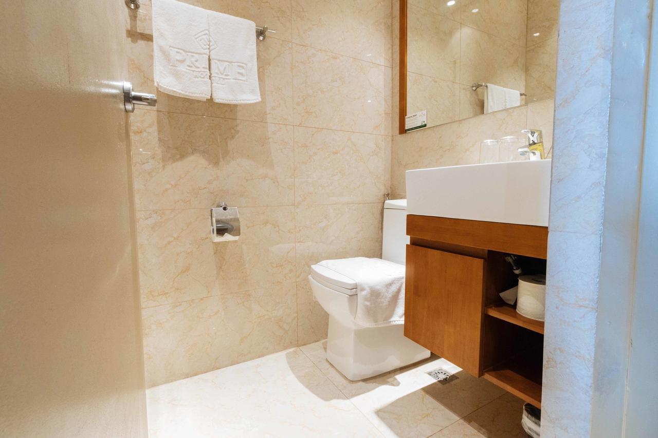 Reddoorz Premium @ South Triangle Кесон-Сити Экстерьер фото