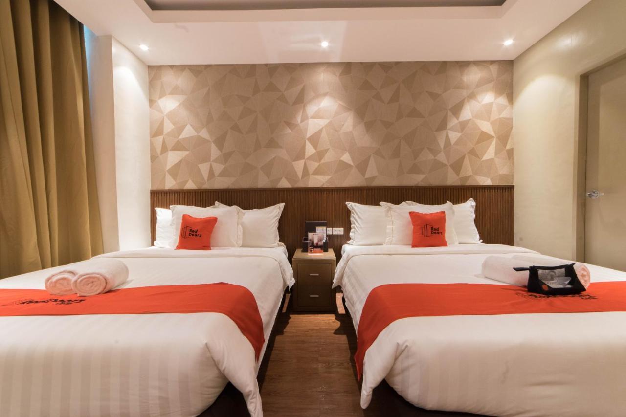 Reddoorz Premium @ South Triangle Кесон-Сити Экстерьер фото