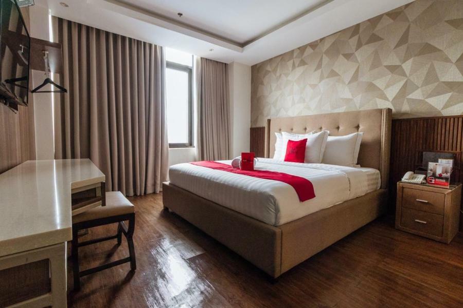 Reddoorz Premium @ South Triangle Кесон-Сити Экстерьер фото