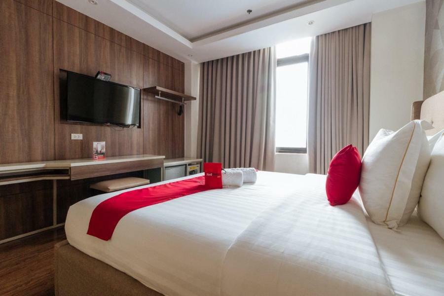 Reddoorz Premium @ South Triangle Кесон-Сити Экстерьер фото